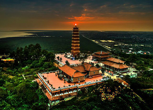 Tháp Tường Long được biết đến như một trung tâm văn hóa, lịch sử lớn của Việt Nam ở thế kỷ 11 – 12. Ảnh: Nguyễn Đức Nghĩa